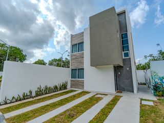Casa en Venta en Playa del Carmen | 3 Recámaras | Privada con Amenidades | Av. Universidades