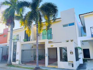 Casa en venta en Fluvial Vallarta, Puerto Vallarta, ubicación estratégica y alta plusvalía