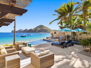 Villa frente al mar en venta en Cabo San Lucas Playa El Medano