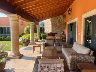 Vendo en Cuernavaca Casa de 1 Nivel en Fracc. Real de Tezoyuca, estilo Cuernavaca, totalmente amueblada y con Seguridad Total.