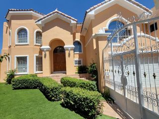 CASA EN VENTA, EN EXCELETE UBICACION, 3 RECAMRAS 3 BAÑOS, CIUDAD JUAREZ CHIH.