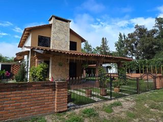 Se vende casa de campo de 1 solo nivel con mezzanine dentro de privada residencial campestre.