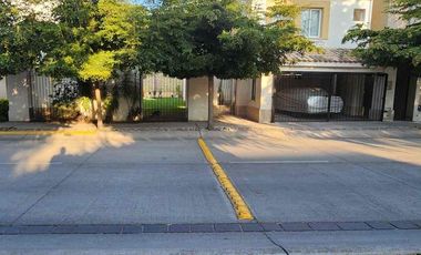 Casa en Venta en Punta del Este con terreno excedente cerca  de Subiré, Monclair , salida a puerto interior