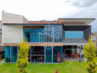 Imponente residencia en Zona Esmeralda | Jardín plano, doble altura y 4 recámaras