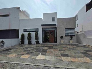 Casa en venta en el Refugio recamara en planta baja, Querétaro.