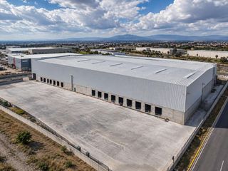 Renta Naves Industriales desde 2000m2 atrás de Volkswagen
