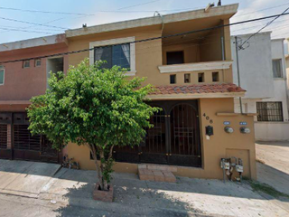 CASA EN VENTA EN VIOLETA, JARDINES DE SANTA CATARINA, NUEVO LEON