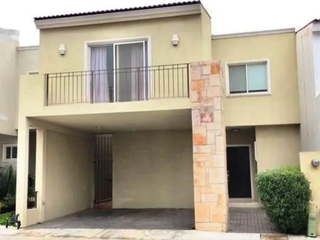 Casa En Venta En Los Almendros, Santa Catarina, Nuevo León.