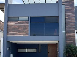 CASA EN VENTA 4 RECÁMARAS EN CLUSTER CON ALBERCA