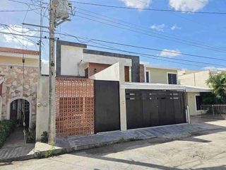 CASA CON PANELES SOLARES DE 5 RECÁMARAS Y PISCINA EN MONTEALBÁN