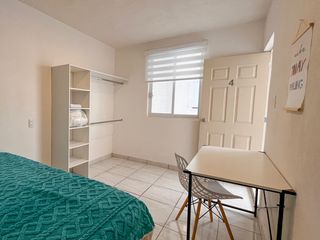 VENTA DE CASA EN CENTRO DE QUERÉTARO. PARA HACER HOSTAL O RENTAR SEIS HABITACIONES CON BAÑO PROPIO
