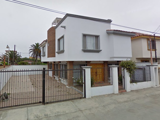 HERMOSA CASA DE 2 NIVELES A UNOS PASOS DE LA PLAYA