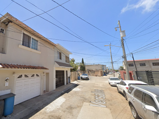 Casa En Remate Bancario- Villa Del Real, Ensenada, Baja California.