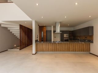 Casa en privada con recámara en planta baja