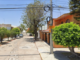 PRECIOSA CASA DE OPORTUNIDAD 2 PLANTAS, 6 RECAMARAS 4.5 BAÑOS Y 4 ESTACIONAMIENTOS EN PRIV. JARDIN SAN MARCOS AGUASCALIENTES MEX.