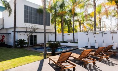 Lomas del Valle, espectacular casa de lujo en Venta! Con antro, y alberca