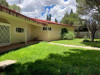 Casa una planta jardin grande en las cabañas