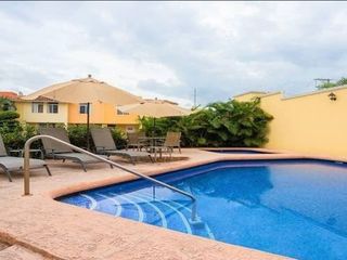 HERMOSA Y ACOGEDORA CASA EN BELLO CONDOMINIO A 10 MINUTOS DE HOME DEPOT, DEL CENTRO INTERNACIONAL DE CONVENCIONES, DE AVENIDAS PRINCIPALES Y DEL AEROP