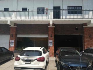 AMPLIO LOCAL EN PB CON VIGILANCIA BAÑO Y ESTACIONAMIENTO PLAZA COMERCIAL BIEN UBICADA