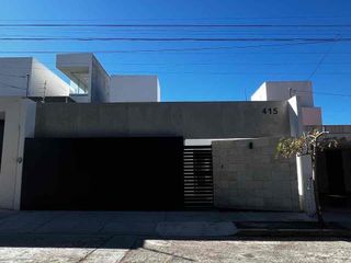 SE VENDE CASA DE 1 PISO RECIEN REMODELADA AL NORTE EN BOSQUES DEL PRADO NORTE