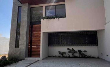 Casa NUEVA en VENTA de 4 recámaras en La Campiña.