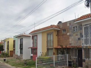 REMATO CASA EN FRACCIONAMIENTO PUERTA DEL LLANO  ZAPOPAN JALISCO