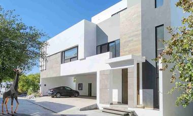 Casa Cima de la Montaña I frente 19 m I más de 100 m de patio I sótano y terraza