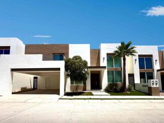 Casa amueblada en venta en La Coruña Residencial Hermosillo, modelo Treviana con doble pasillo
