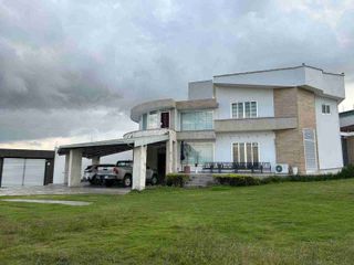Hermosa  Residencia   con recamara  en planta  baja