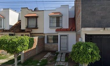 BONITA CASA EN PASEOS DE LA CASTELLANA LEON GUANAJUATO