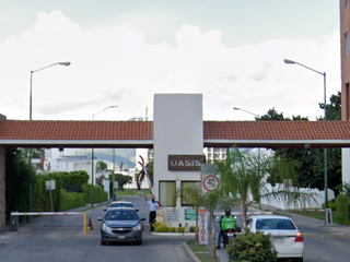CASA EN FRACCIONAMIENTO OASIS, LEÓN, GTO. - Combinación Perfecta de Tranquilidad y Modernidad: Un Entorno Residencial Exclusivo