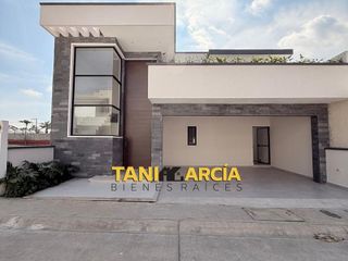Vendo Bella Casa Nueva de 4 recámaras en Fraccionamiento privado en Fortín