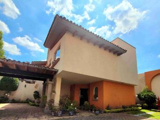 Preciosa casa estilo colonial en condominio de solo 7 casas con estupenda ubicación