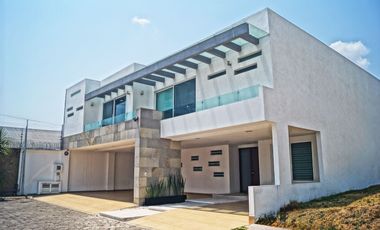 CASA EN VENTA EN PUEBLA FRENTE A LA UNIVERSIDAD IBEROAMERICANA