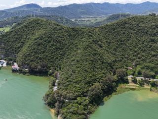 TERRENO CON ACCESO AL LAGO EN VENTA
