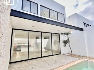 Casa en renta en privada residencial con amenidades en Temozón Mérida