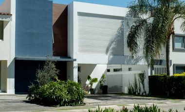 Hermosa casa junto a Valle Real! 3 Rec, frente a casa club!