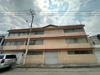 Edificio con 8 consultorios y una casa de 4 recamaras con amplios espacios centro toluca