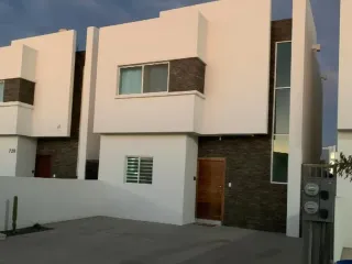 SE VENDE HERMOSA CASA EN LA PAZ