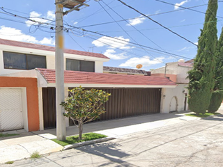 VENTA DE CASA EN LA COLONIA LOS BOSQUES EN AGUASCALIENTES