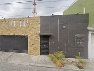 CASA EN CAMPECHE CERCA DE LA PLAYA , MUY AMPLIA, ACABADOS DE LUJO, CUENTA CON TODOS LOS SERVICIOS.
