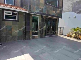 VENTA DE CASA RECIEN REMODELADA EN JACARANDAS