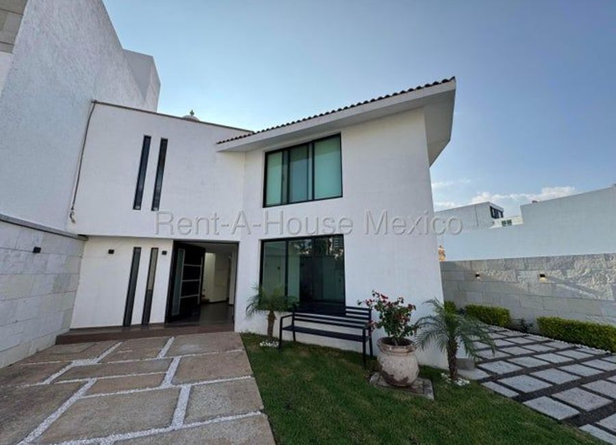 House with 3 bedrooms, terrace, TV area. FOR SALE - Cumbres del Lago ...