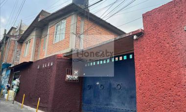 Propiedad con 4 departamentos y un local comercial  en venta en San Bernabé Ocotepec