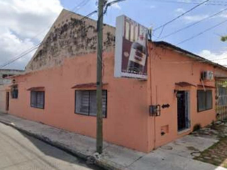 CASA EN CAMPECHE, MUY AMPLIA, ACABADOS DE LUJO, CUENTA CON TODOS LOS SERVICIOS Y AMENIDADES.