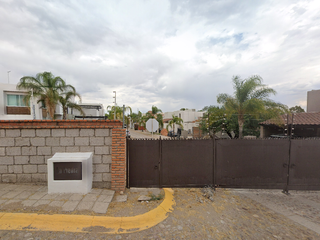 Tu Hogar Ideal en Jesús María: Casa con Cochera, Estudio, Patio y Balcones en Privada De La Roca, Aguascalientes