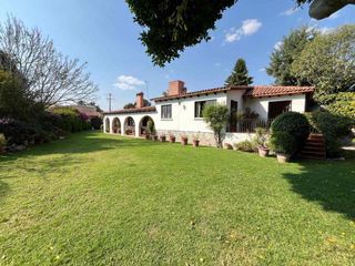 Residencia en Zavaleta con amplio jardín y alberca cerca de Angelópolis