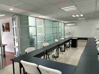 Renta de espacio para oficinas a unos pasos de Av.  los Arcos de Querétaro,  entorno de universidades, escuelas y oficinas .