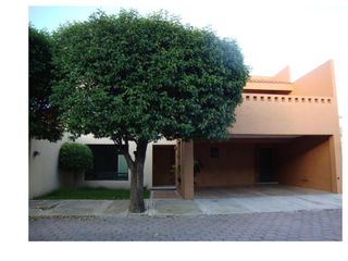 AMPLIA RESIDENCIA EN JARDINES DE ZAVALETA - RENTA $29,500.00