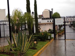 HERMOSA CASA ESTA ESPERANDO POR TI